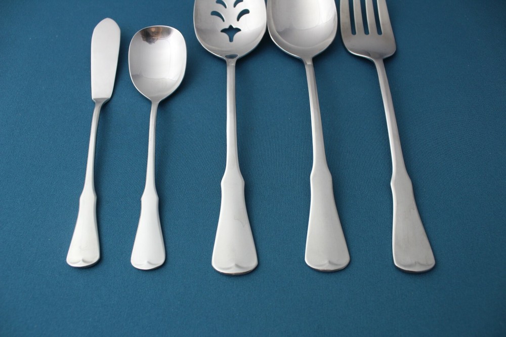 Oneida PATRICK HENRY Serving (5pc Set) Fork Tablespoon Pierced Sugar Community