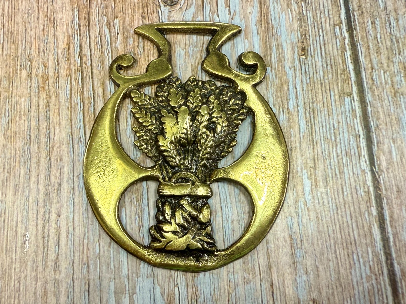 Tied Wheatsheaf Openwork Frame Bridle Harness Horse Saddle Medallion