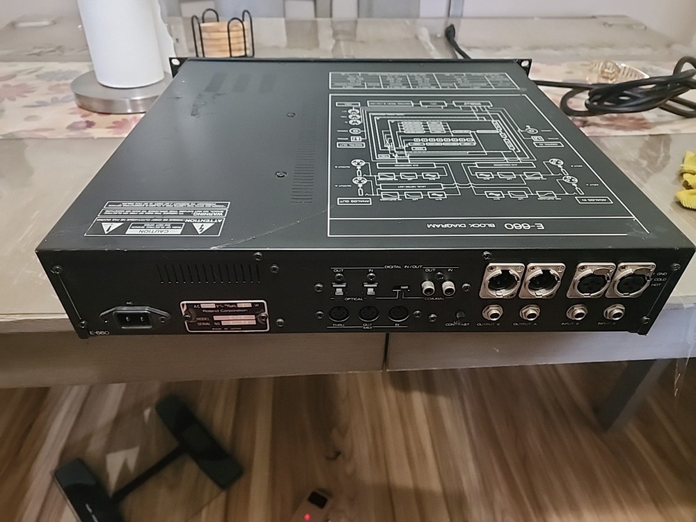 Roland E-660 Digital Stereo Parametric Mastering EQ