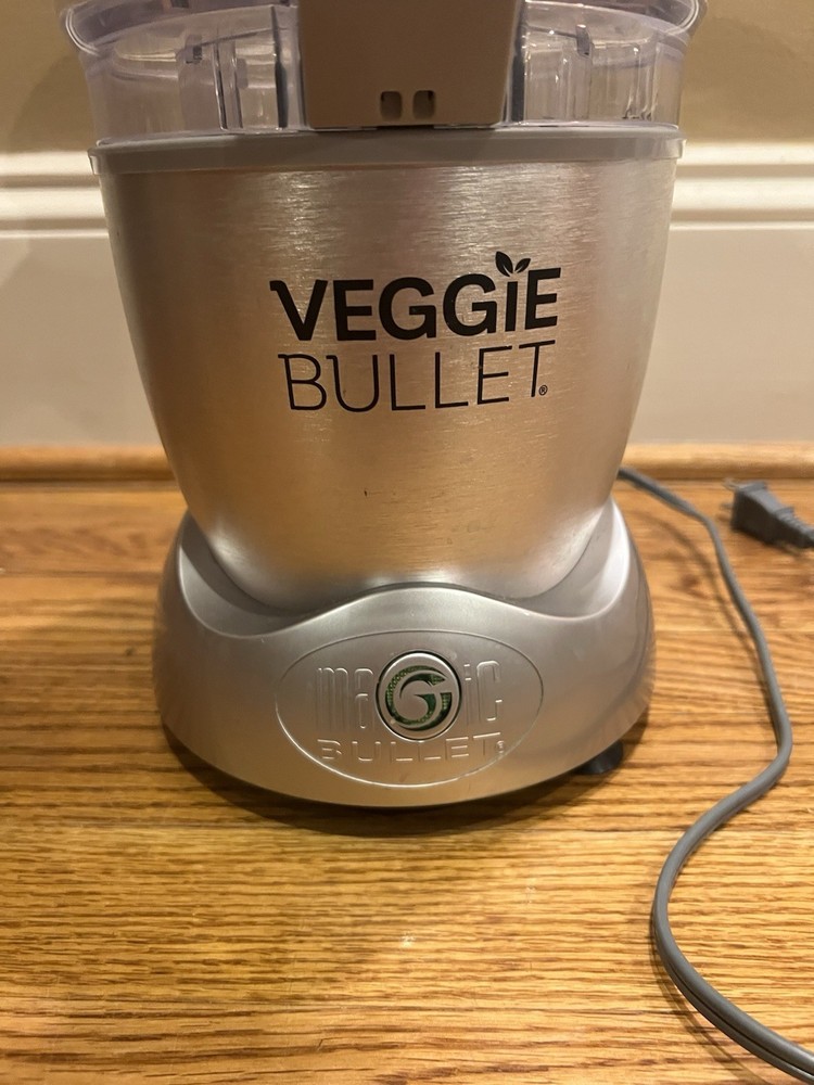 VEGGIE BULLET Model VB102 Electric Spiralizer Food Processor Silver Nice!!