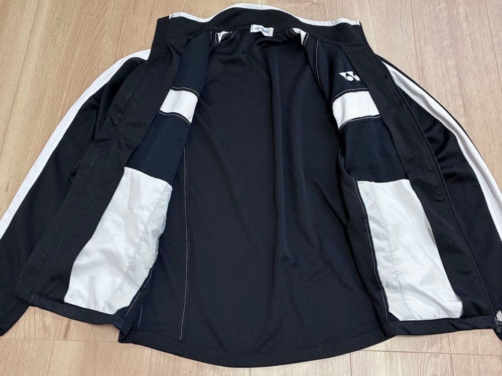 YONEX zip up jersey black/white size M
