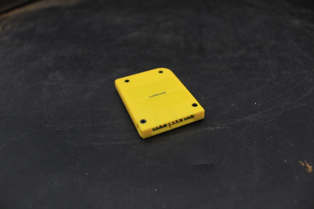 Sony PlayStation 2 Magic Gate 8MB Memory Card Yellow *UNTESTED*