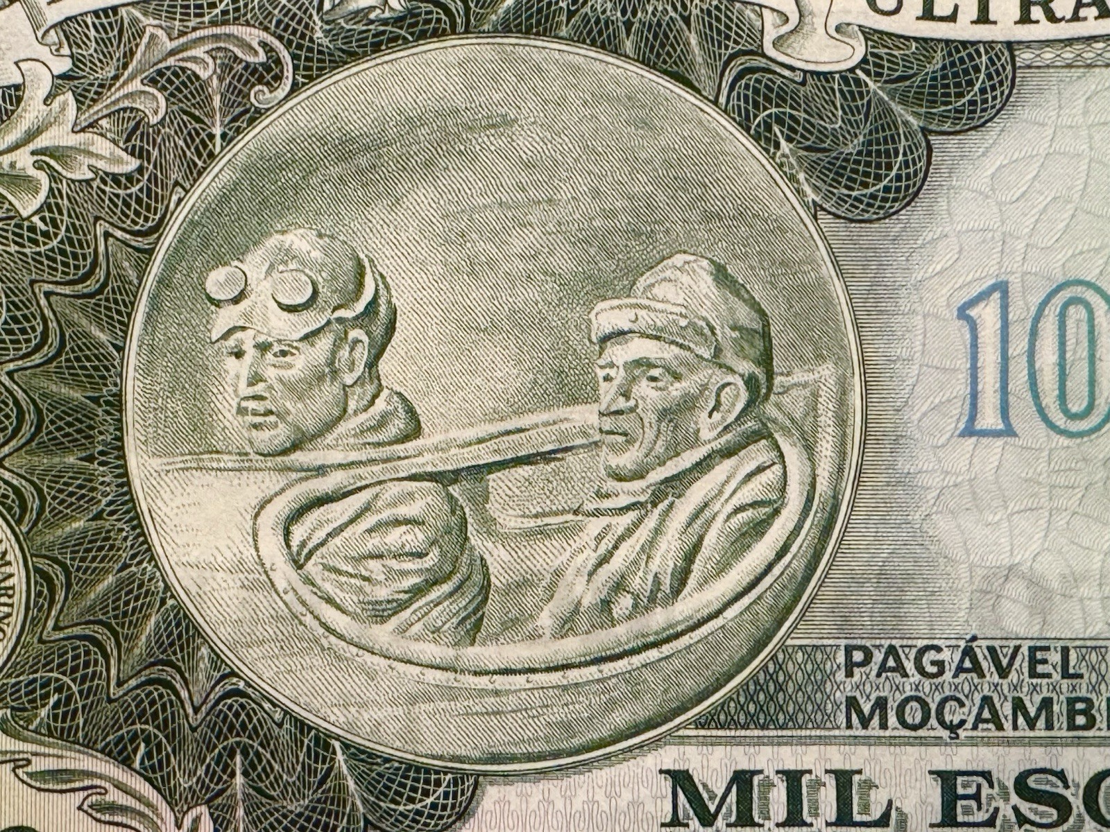 Aviation Large Mozambique Currency *UNC* sequential 1000 Escudos 1972 Banknote