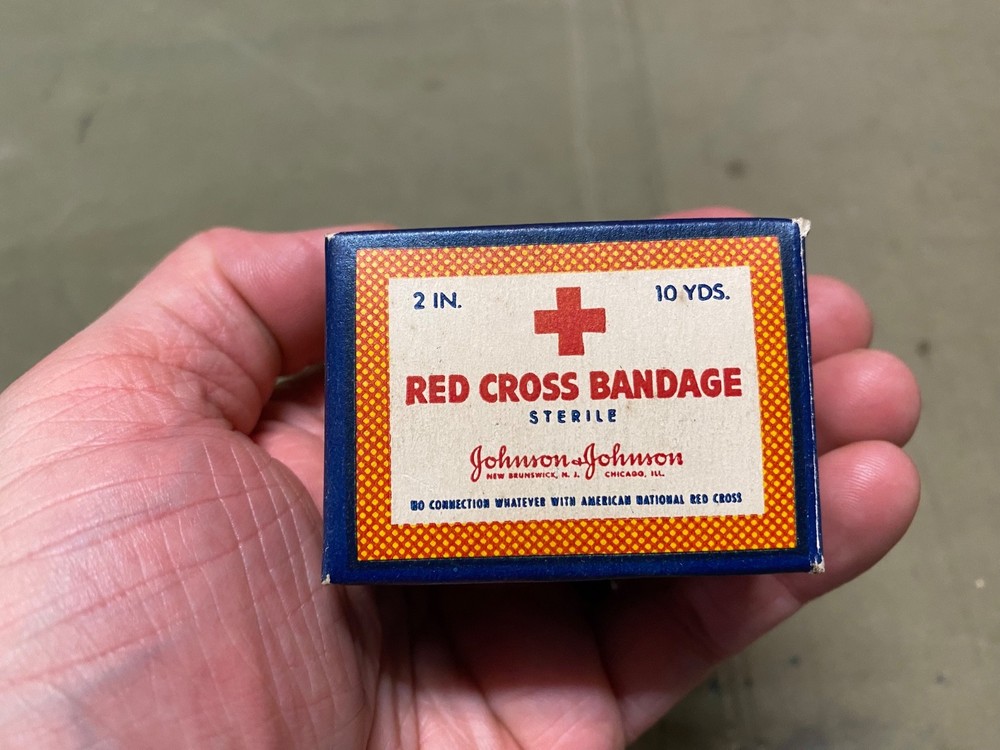 ORIGINAL WWII US ARMY RED CROSS MEDIC MEDICAL FIRST AID BANDAGE