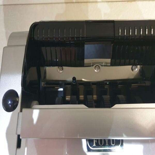 Mixed banknote detector counterfeit banknotes UVMG LCD