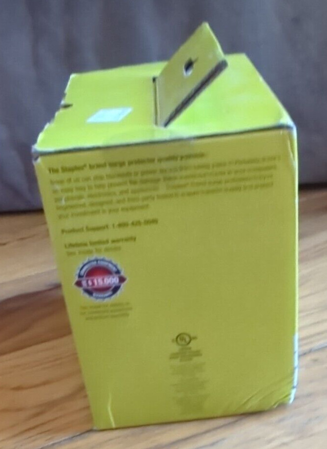 Staples SSM-DK40-US/CC 4 Outlet Desktop Surge Protector