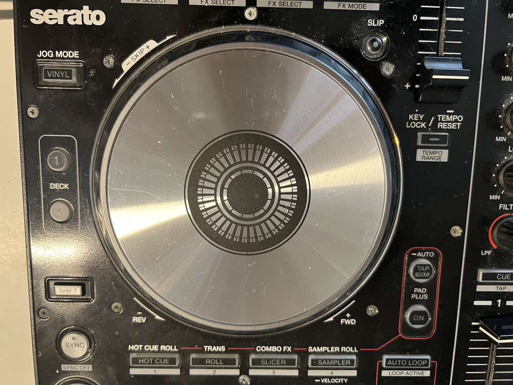 Pioneer DDJ-SR Digital DJ Controller Comes With Extras please read description