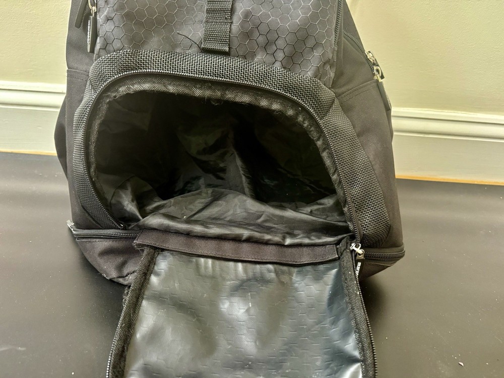 Marucci Black Baseball Equipment Backpack Bat Compartment Zip Closure 4 Pockets