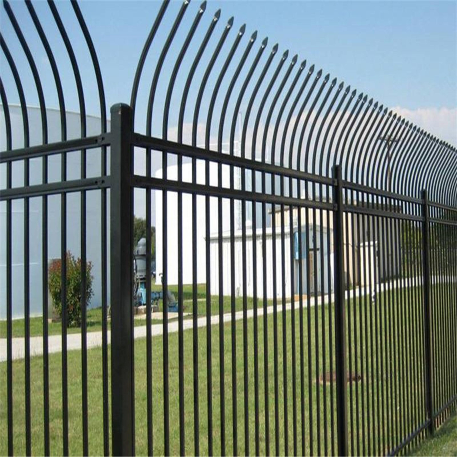 ALEKO Garden Yard Steel Fence Kit 8 Panels 64 feet Curved Top Style Black