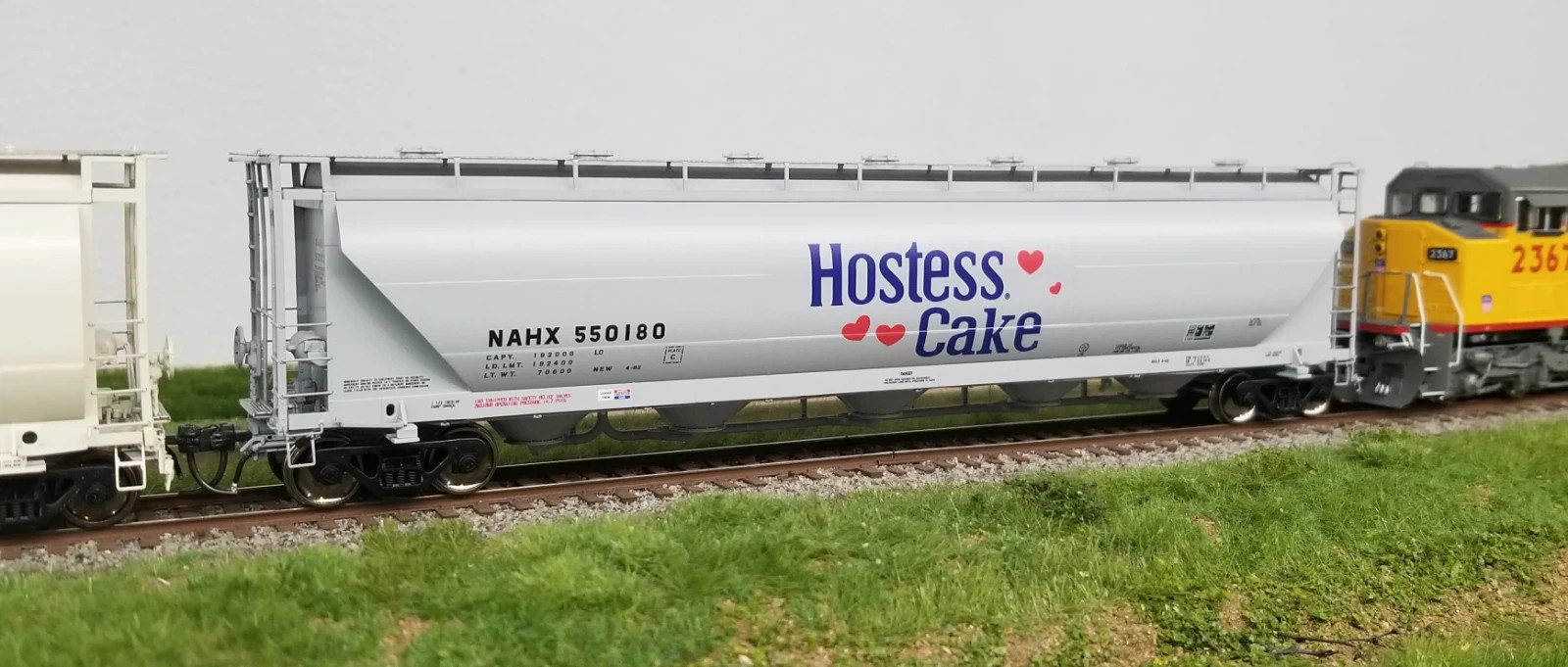 PRAIRIE SHADOWS HO NACC PD5000 Covered Hopper NAHX Wonder Bread Hostess 1982+