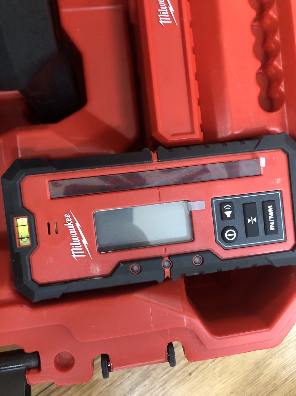 Milwaukee 3701-21 M18 18V Red Exterior Rotary Laser Level Kit w/ Receiver
