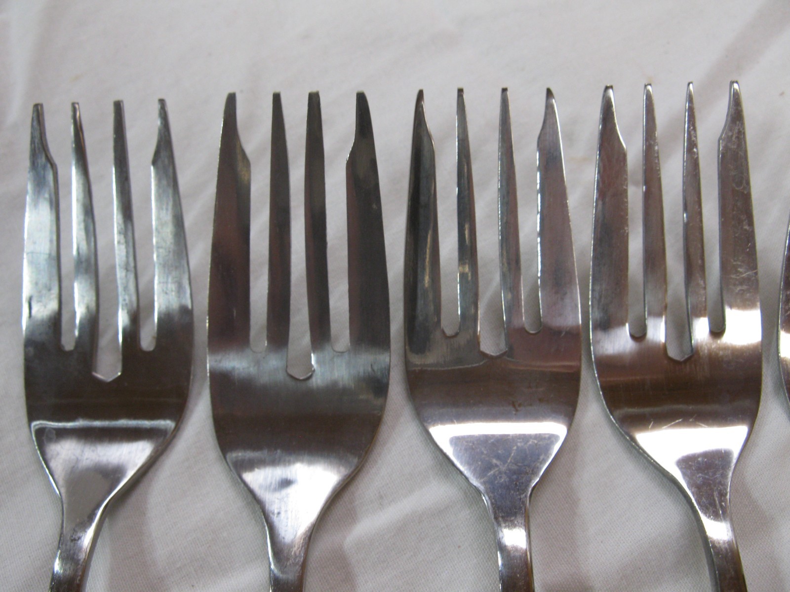 Salad / Dessert Fork Set of 9 Stainless Steel Korea Retro Rose Flower Pattern