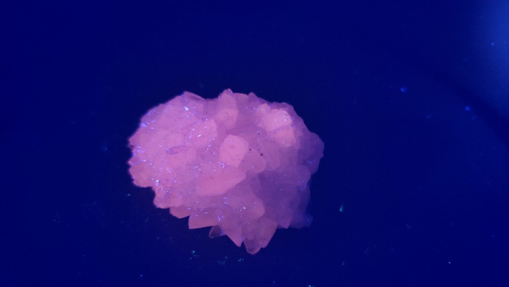 UV Reactive Mangano Calcite With Amathyest