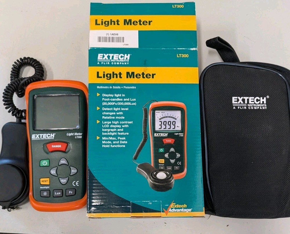 Extech LT300 Light Meter With Backlight  Excellent Condition + Case + Manual