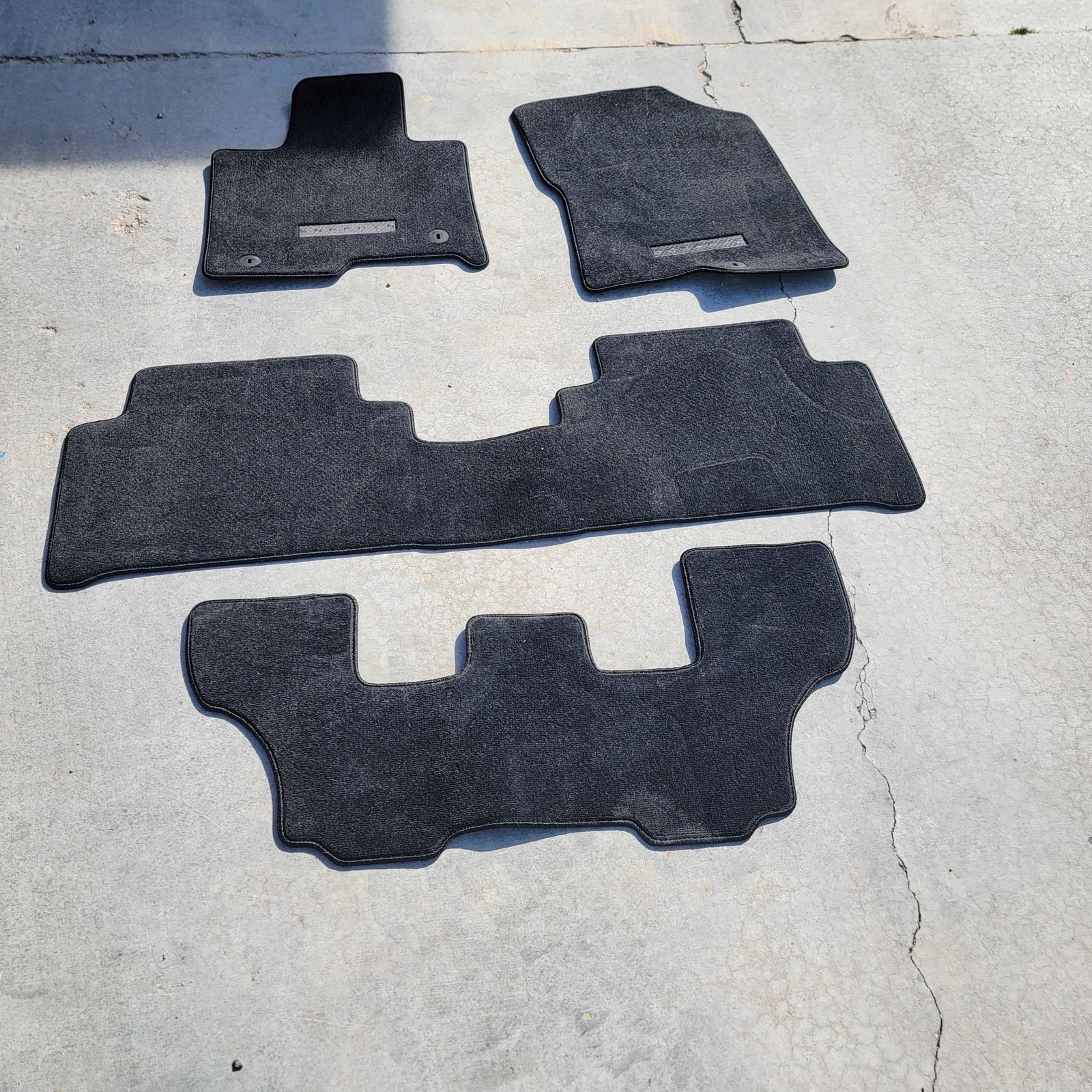 Kia Sorento Floormats Set 3rd Row Floor Mats Black Carpet OEMR5F14 AC040/140