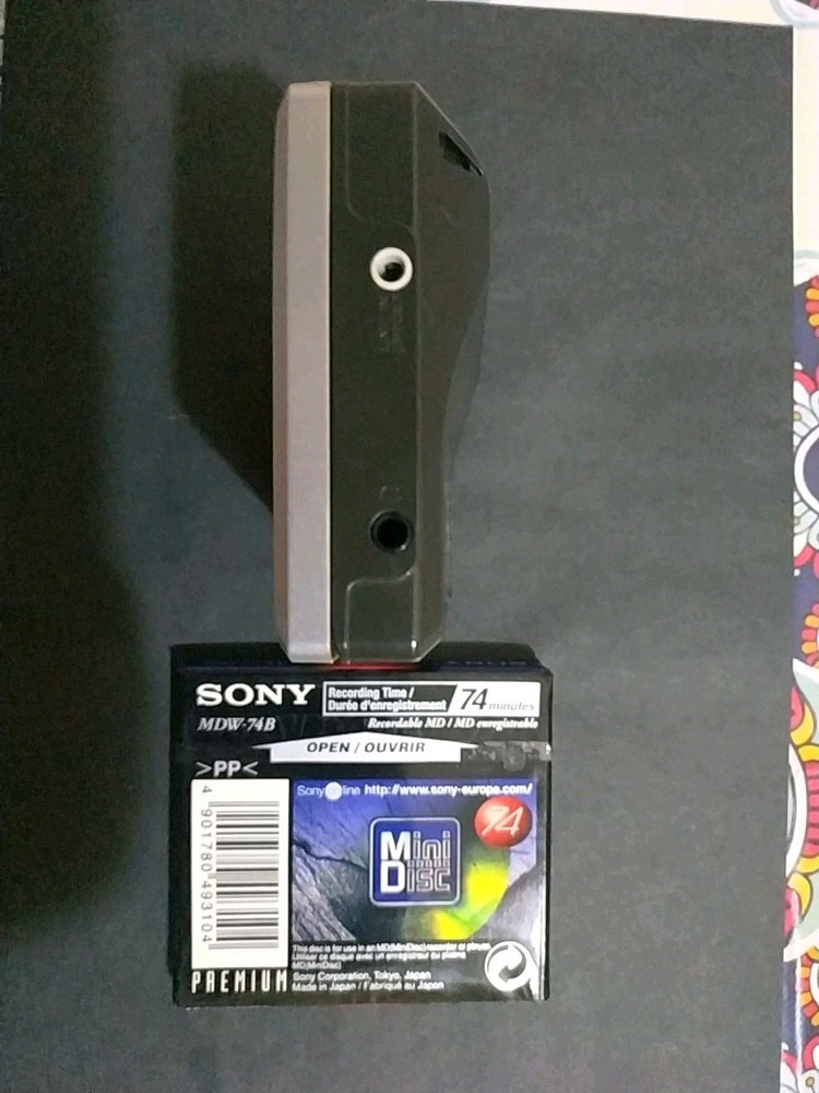 Sony Mini Portable Disc Mint + Free Sealed Mini Disc.