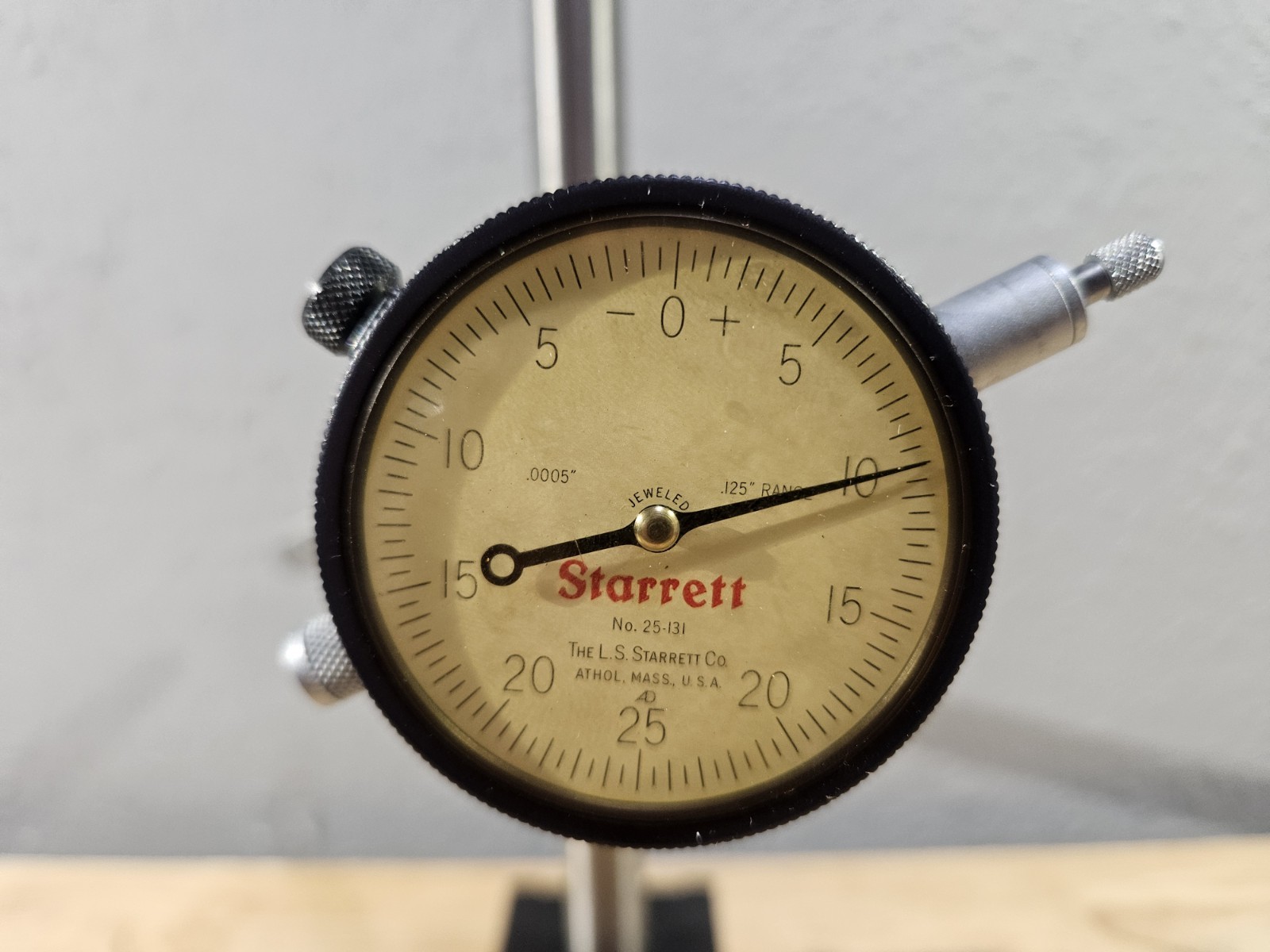 Starrett No. 659 HEAVY DUTY magnetic base with No. 25-131 dial indicator