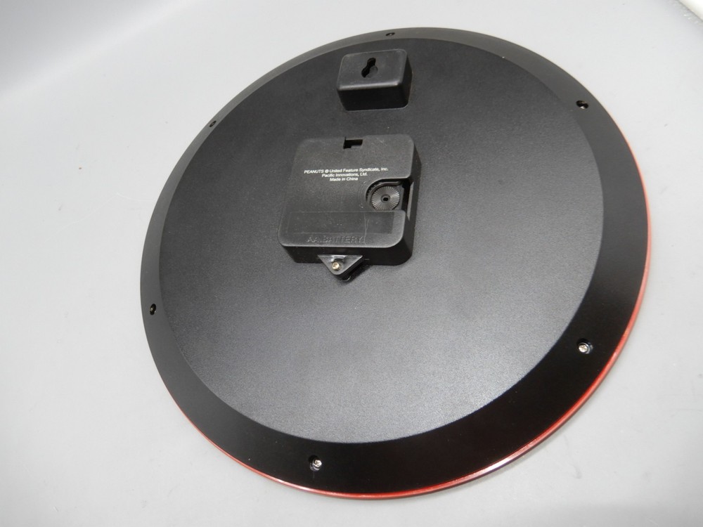 PEANUTS Snoopy 11" Wall Clock WORKING