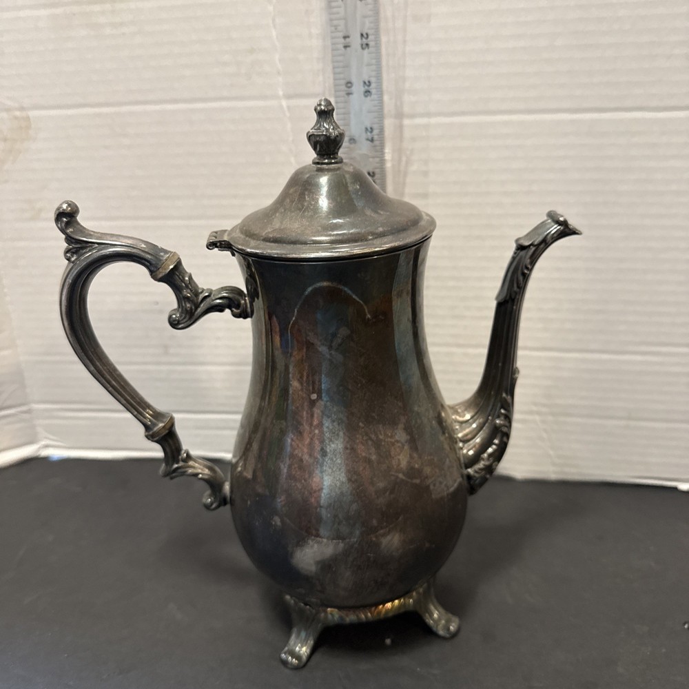 WM Rogers Silver Plate Lidded Coffee Pot 800