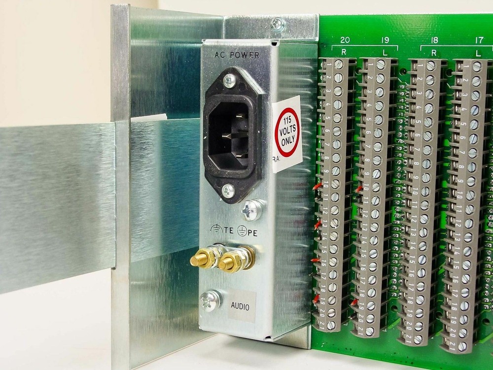 BTS RF-3000A Locking Chassis with BAA-3000 Analog Audio Mono Distribution Cards