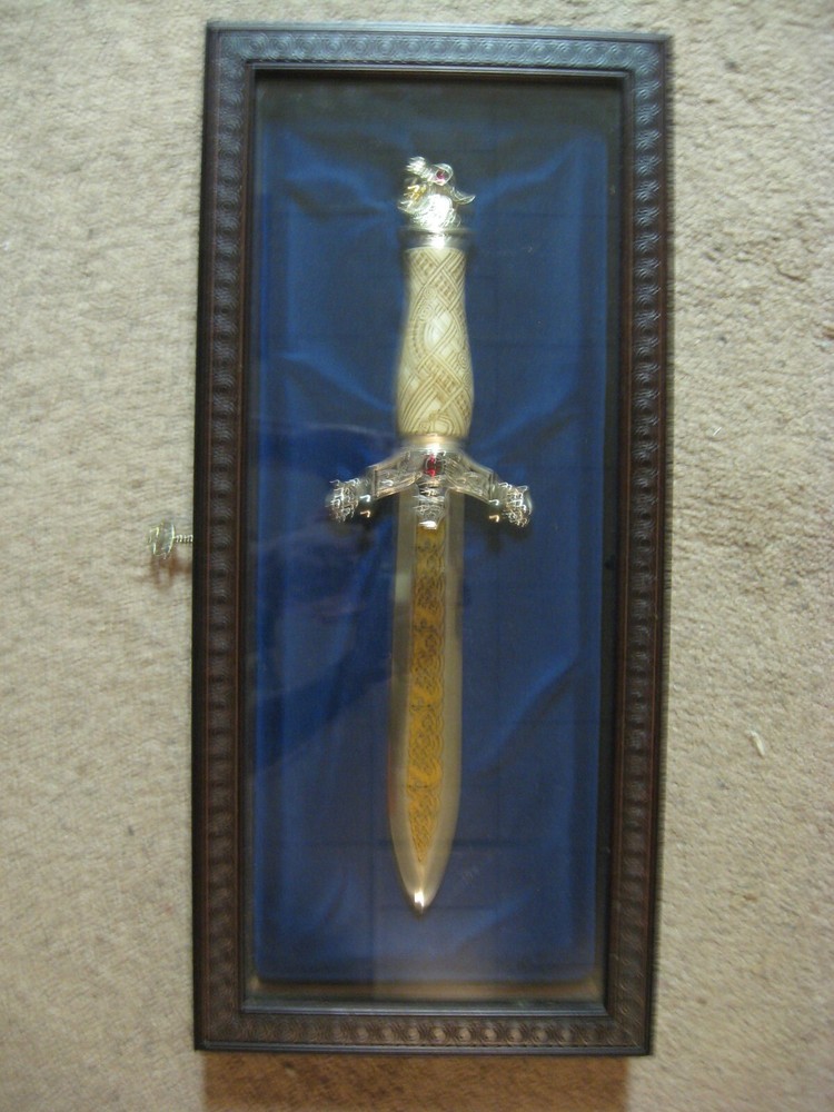 Franklin Mint Celtic/Viking/Lion-hilt Dagger