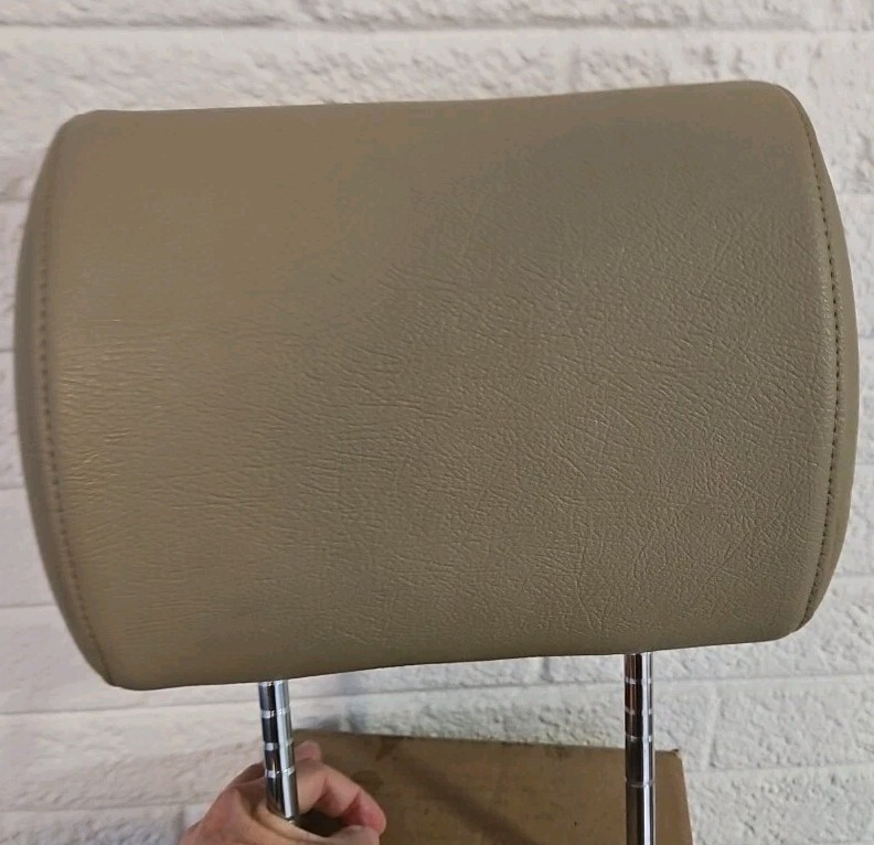 Audiovox MTG AVXMTGHR9HD 9" Headrest Monitor DVD HDMI, USB, Wireless Headphones