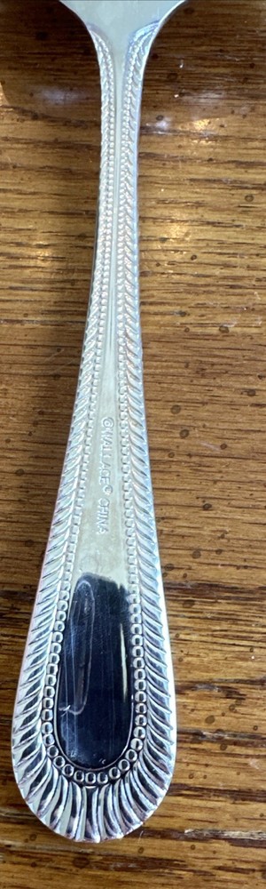 WALLACE Wickham Deep Silverplate Serving Cake Pie Knife Flatware Fan Bead 9.5”
