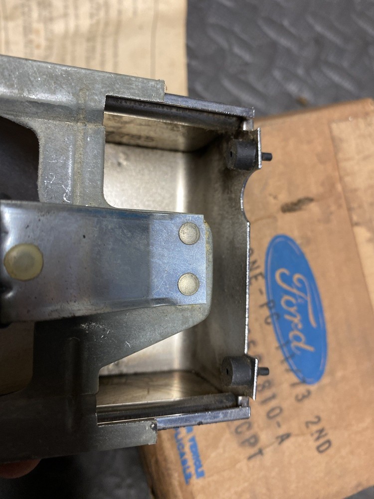 1973 THUNDERBIRD FORD ASHTRAY PULLOUT BRACKET NOS D2SZ-6504810-A