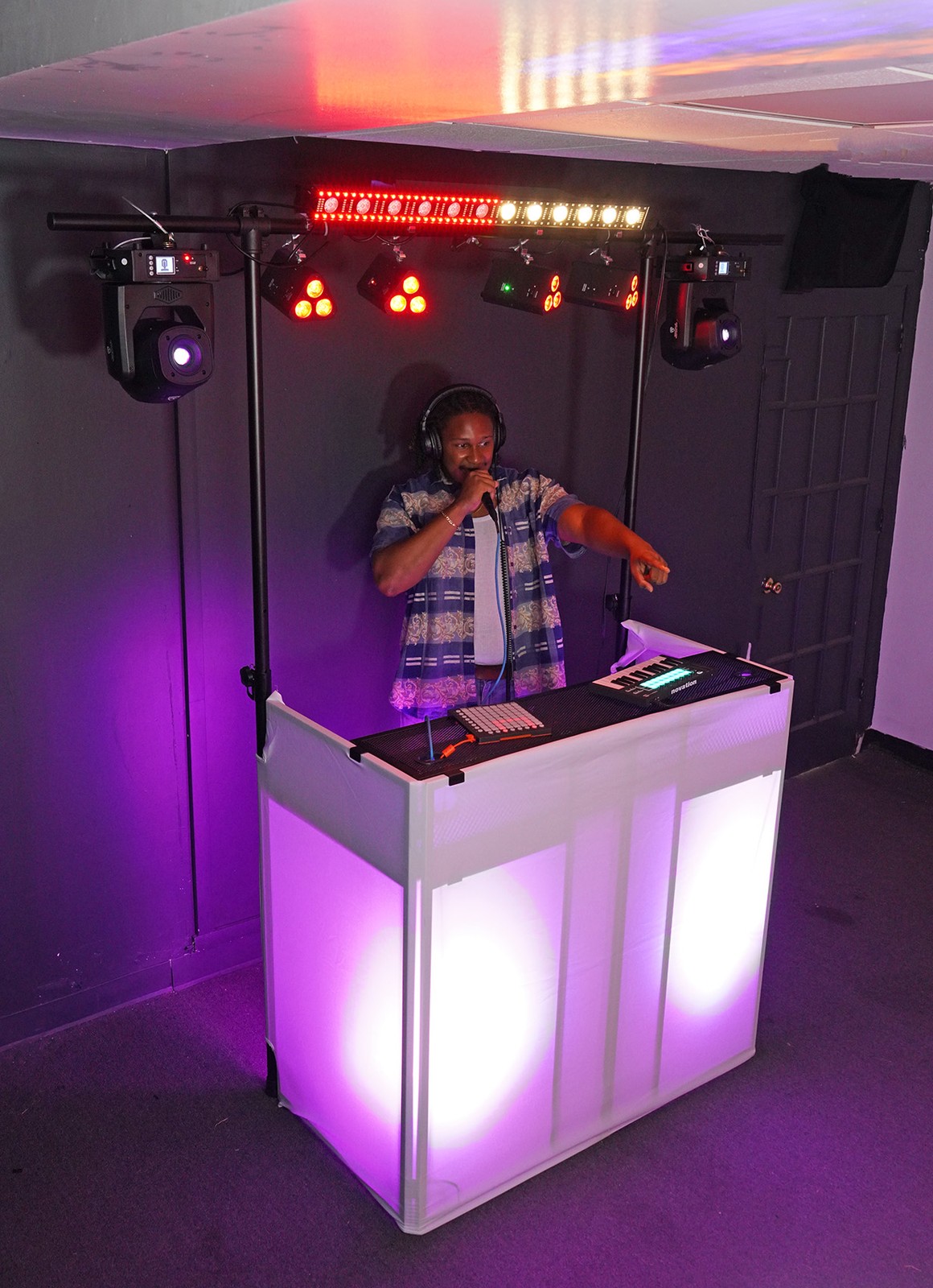 Rockville ROCKBOOTH TRUSS V2 DJ Booth Table Facade w/Shelves+Lighting Truss+Bag