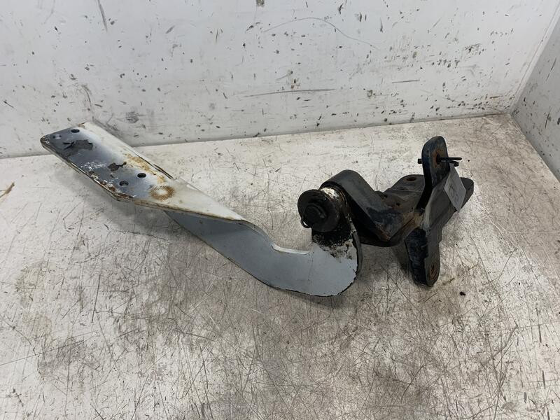 2008 Sterling LT7500 Hood Hinge (674-10125)