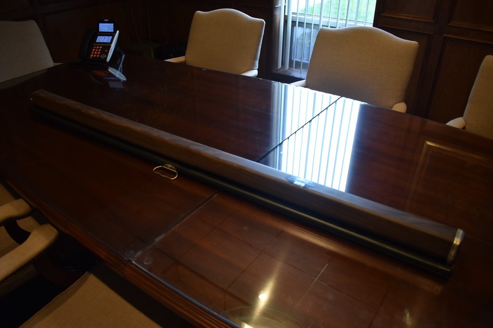 Luma 60"x 60" Retractable Projection Screen
