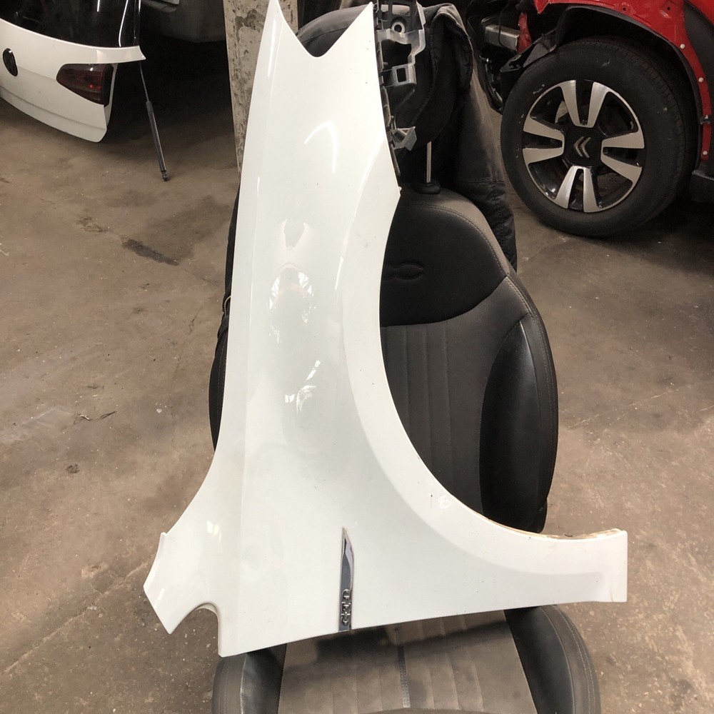 VOLKSWAGEN GOLF driver SIDE WING   WHITE 2016 + BRACKET