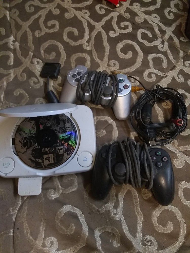 PS1 SCPH-101 Slim Console Bundle