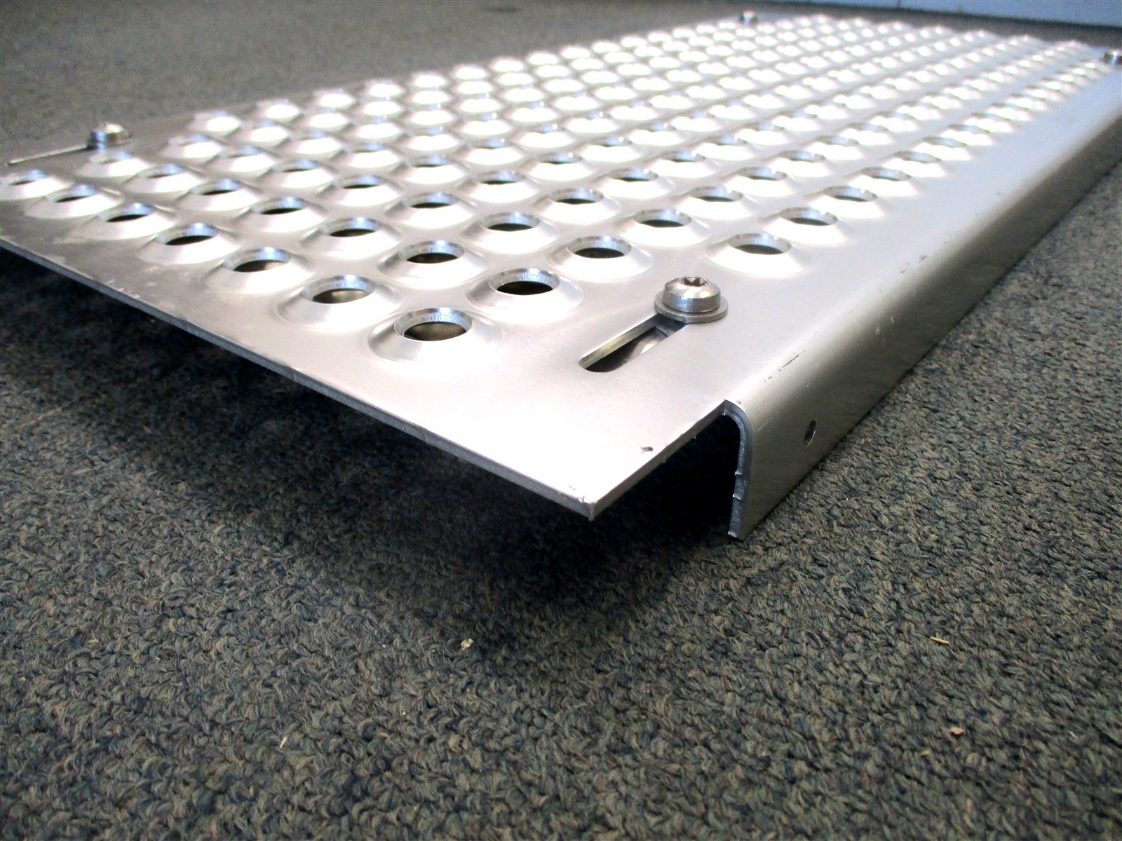 3591920C94-B OEM INTERNATIONAL FLUSH ALUMINUM DECK PLATE PLATFORM 30"x14-1/2"