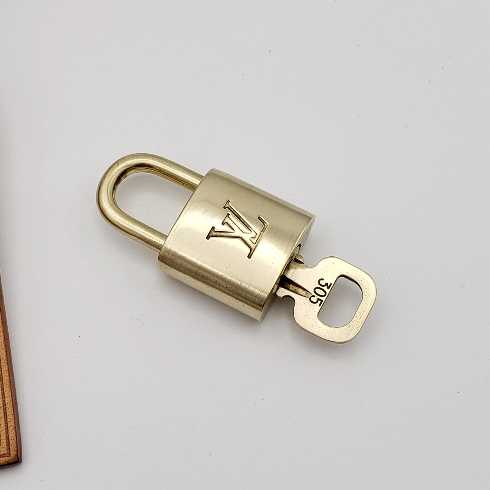 100% Authentic Louis Vuitton Luggage tag /Nametag with Gold Lock and Key