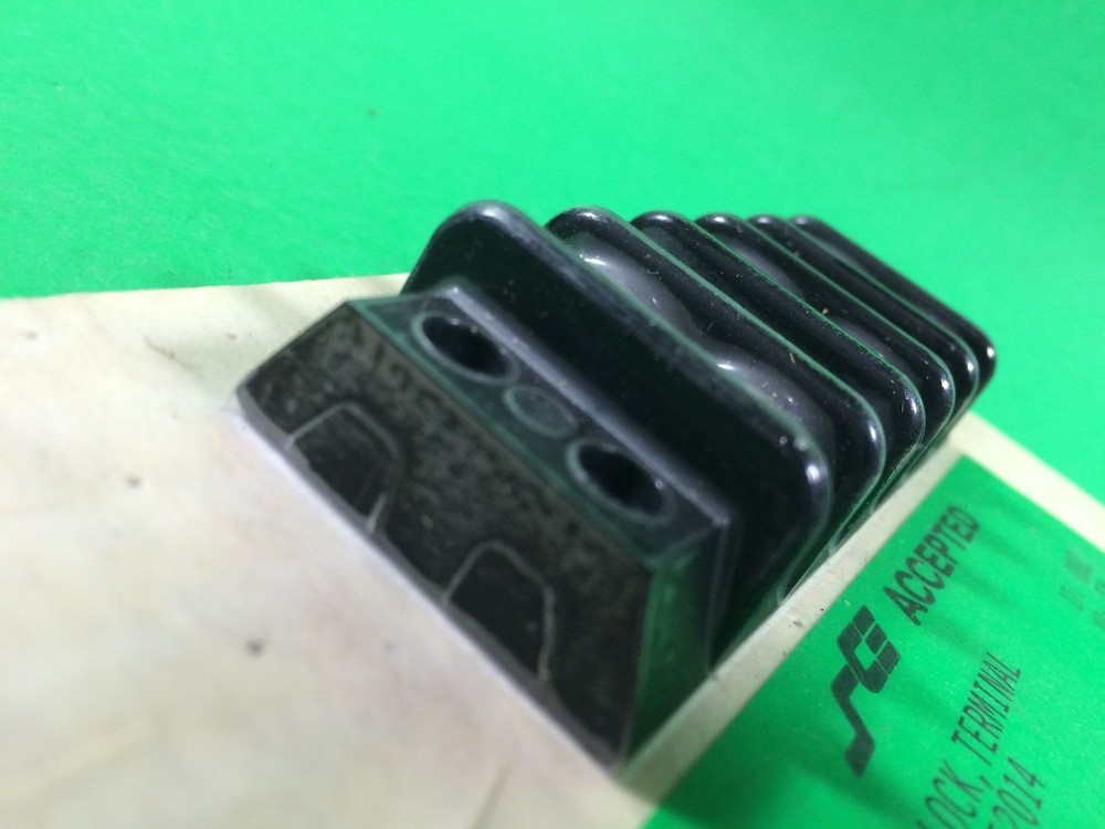 Marathon Terminal Block -- EA5-305 -- New