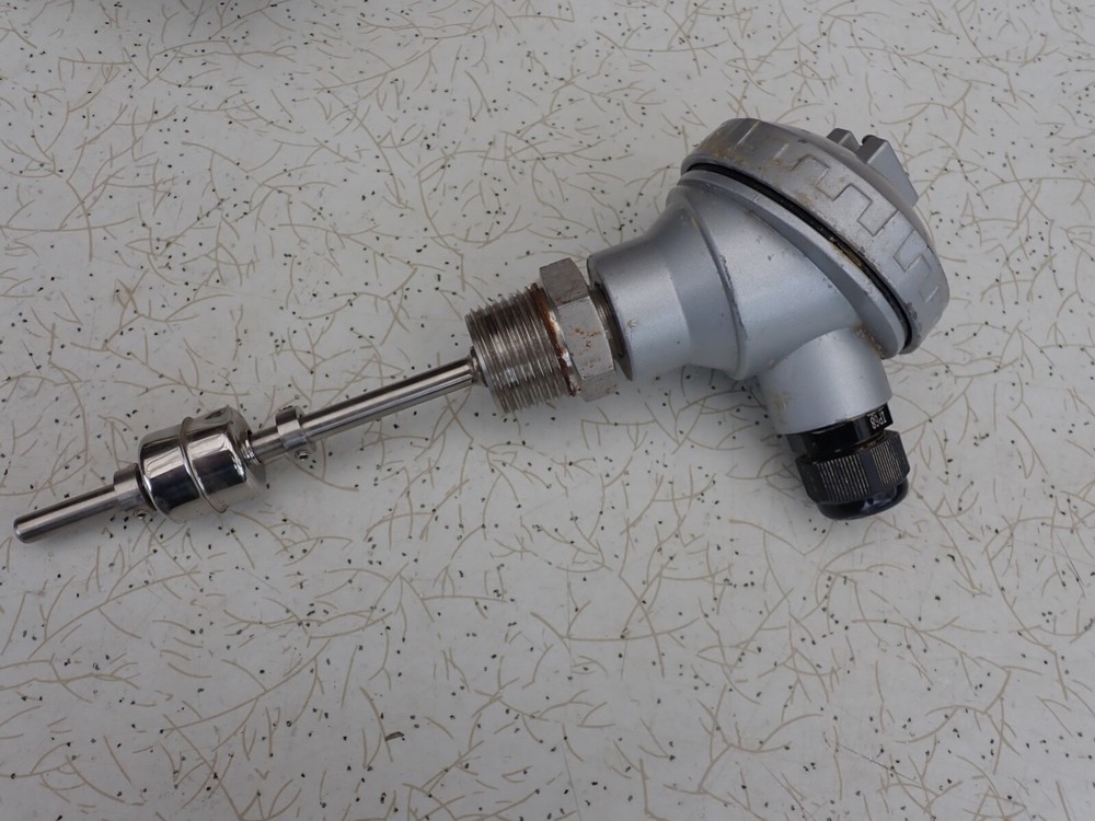 FLOAT LEVEL SENSOR - Single N/C Output -- Shaft 160mm long - Threaded Body