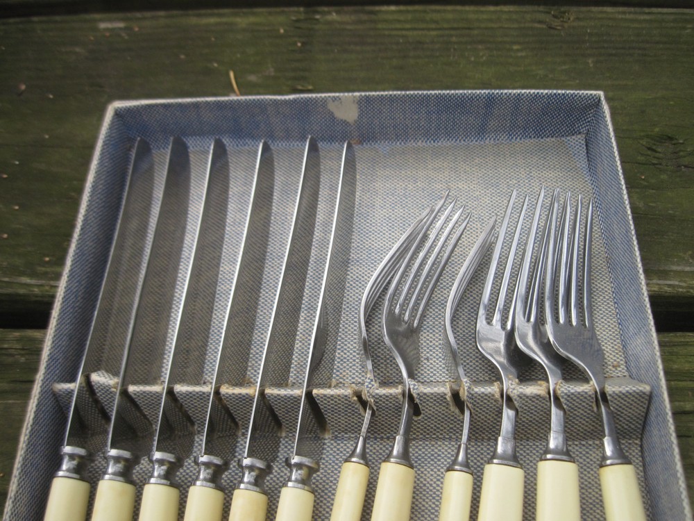 Bakelite or Plastic Flatware: 6 knives and 6 forks