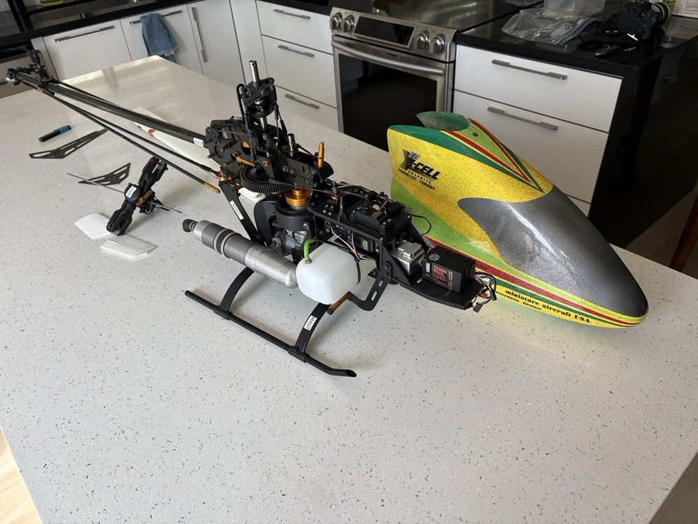 Miniature Aircraft Xcell 1004 Graphite Helicopter w YS61