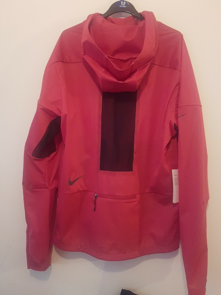 MENS NIKE TECH PACK LAYER RUNNING JACKET SIZE M (CT2381 615) RED / BLACK