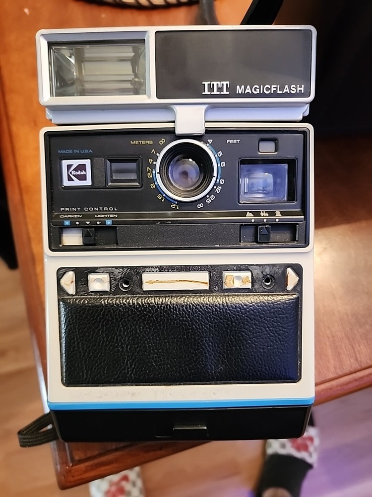 Kodak Instant Camera & ITT MagicFlash With Case