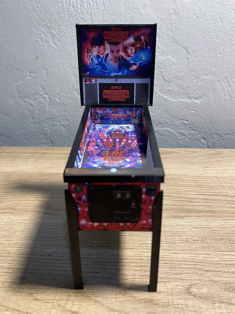 1:12 Scale Replica “Stranger Things” Pinball Machine Mini Model Keepsake Trophy
