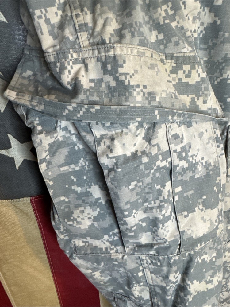 Small Regular - Army Combat Pants ACU Digital Camo USGI 5647