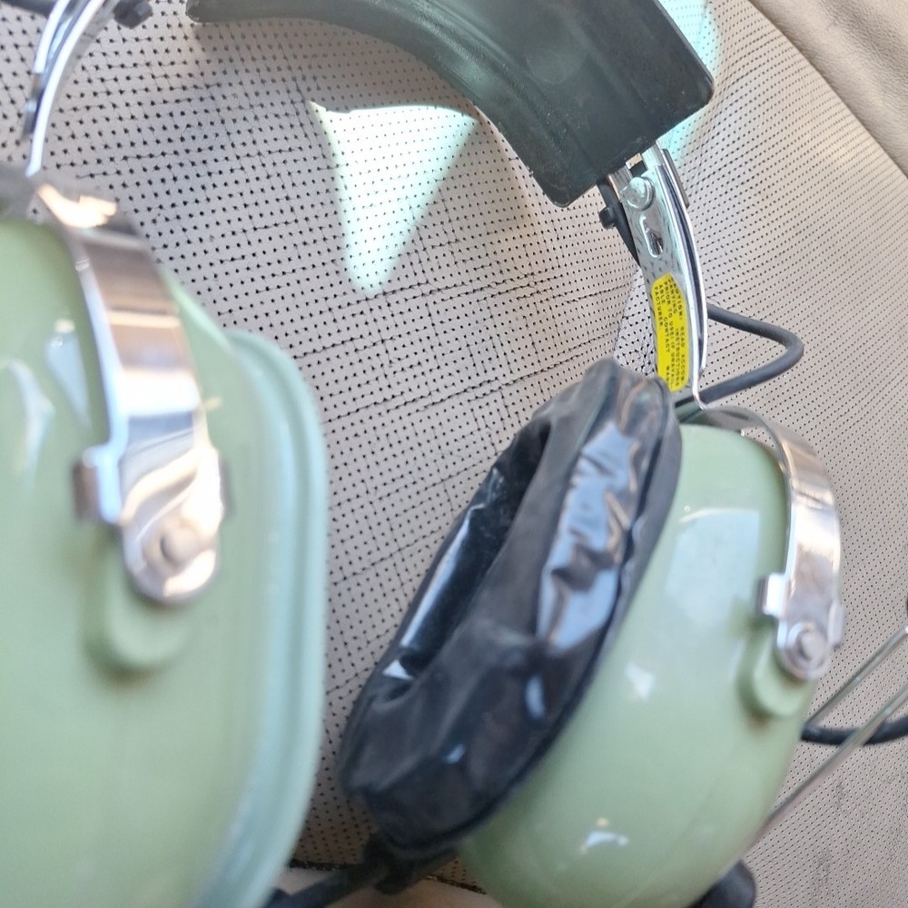 David Clark H10-56 Aviation Headset with Microphone (Mint Condition)