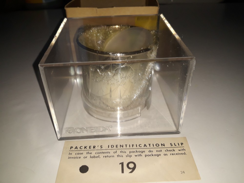 Vintage Oneida Silver Plate Baby Child’s Cup With Alphabet Lid NEW in Case