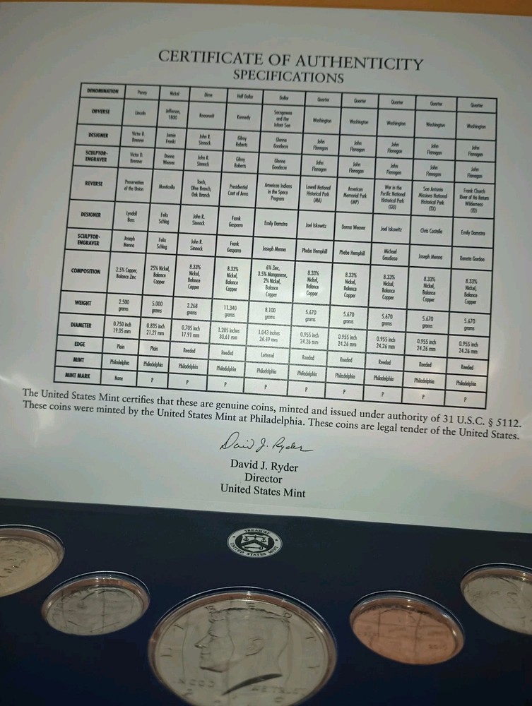 2019 US MINT SET P / D NICE LOOK !