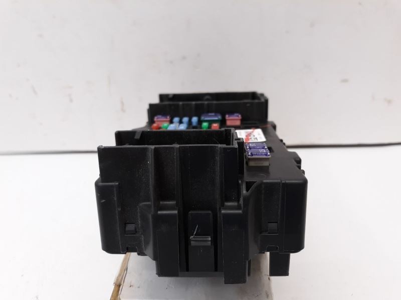 17 SILVERADO RIGHT SIDE CABIN FUSE BOX