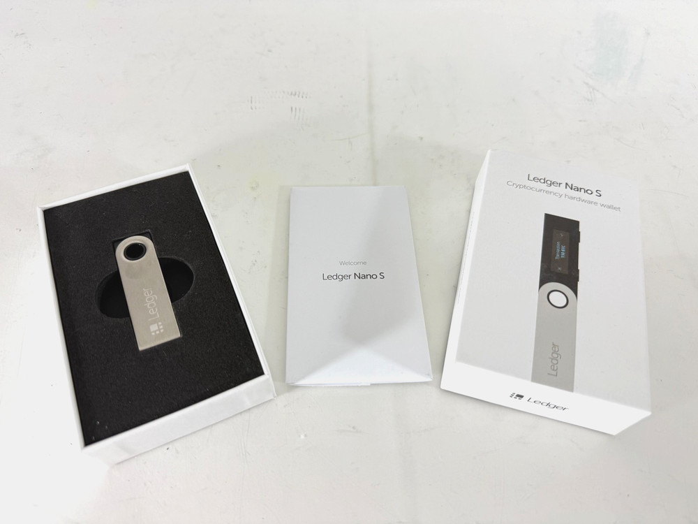 Ledger Nano S USB Hardware Wallet, Bitcoin Ethereum