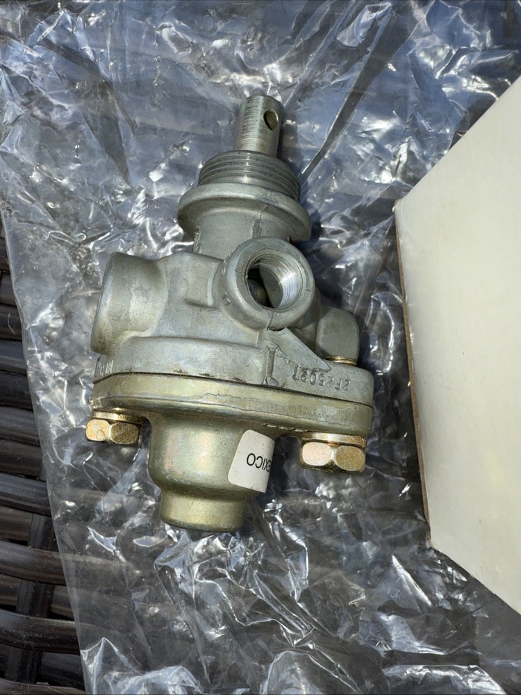 New Bendix 276566 Push/Pull Control Valve . Free Shipping.