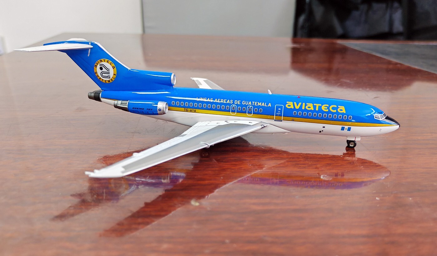 1:200 IF200 Aviateca - Boeing 727-173C TG-AYA w/ Stand